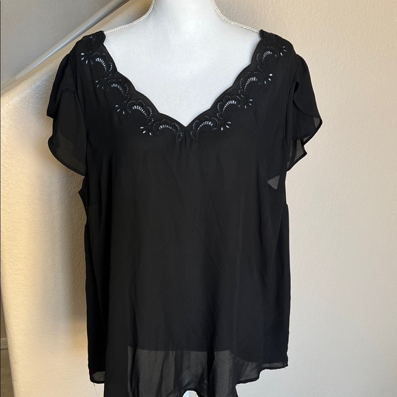 Torrid Black Scalloped V-Neck Blouse - Picture 7 of 9